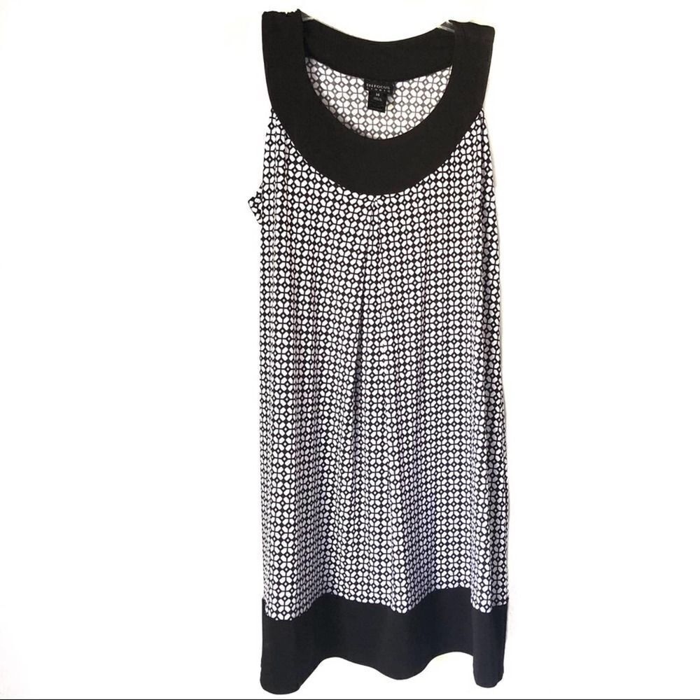 ‎Black and white geometric sleeveless dress